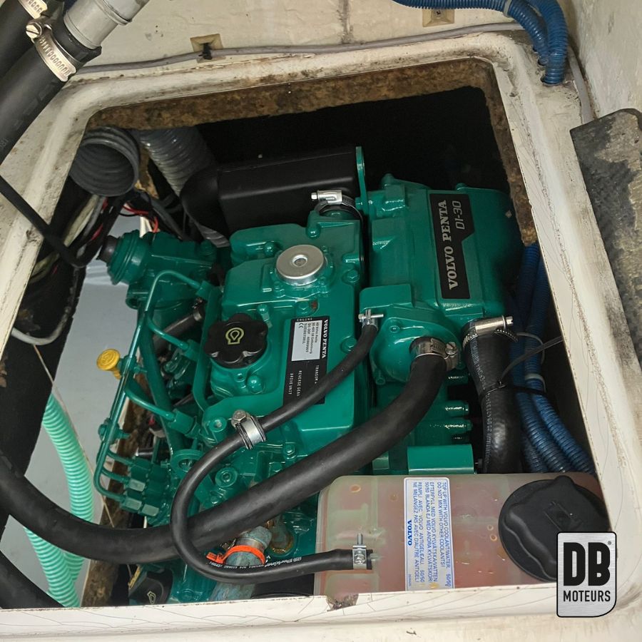 Le moteur Volvo Penta D1-30 neuf installé et mis en service !