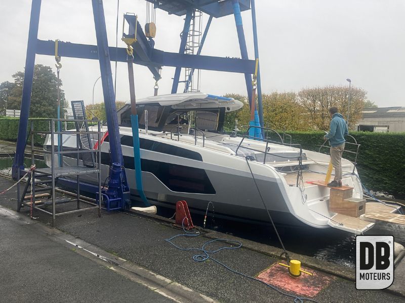 Mise en service Volvo Penta sur Yacht dans un chantier naval